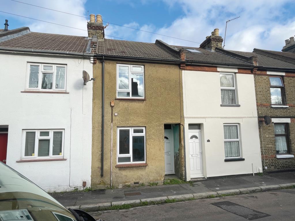 Lot: 23 - HOUSE REQUIRING COMPLETE REFURBISHMENT - 